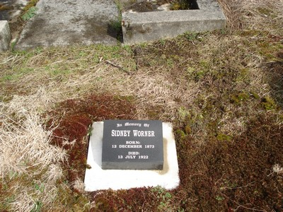 Picture of MOTU cemetery, block MOTU1, plot 27A.