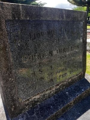 Picture of Taruheru cemetery, block 10, plot 65B.