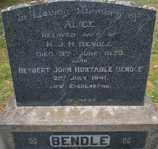 Picture of Taruheru cemetery, block 10, plot 71.