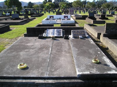 Picture of Taruheru cemetery, block 12, plot 117.