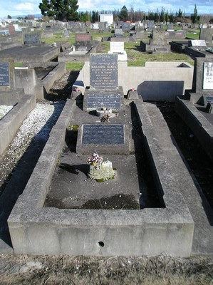 Picture of TARUHERU cemetery, block 12, plot 34.