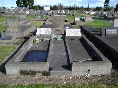 Picture of TARUHERU cemetery, block 12, plot 70.