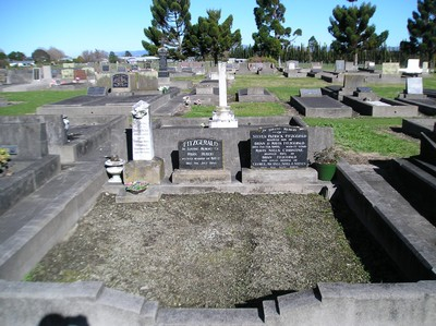 Picture of Taruheru cemetery, block 14, plot 13.