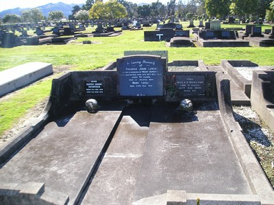 Picture of Taruheru cemetery, block 14, plot 19.