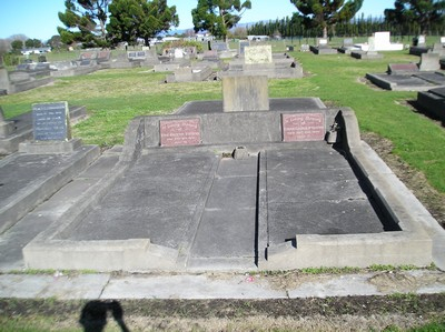 Picture of TARUHERU cemetery, block 14, plot 38.