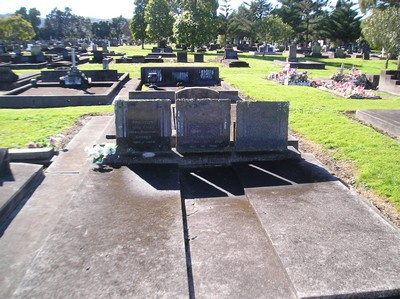 Picture of Taruheru cemetery, block 14, plot 45.