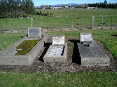 Picture of Taruheru cemetery, block 15, plot 100.