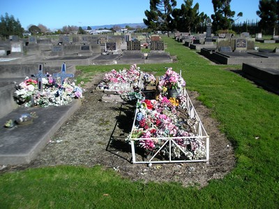 Picture of Taruheru cemetery, block 15, plot 1D.