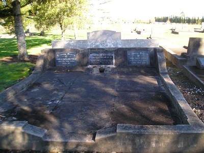 Picture of TARUHERU cemetery, block 15, plot 30.