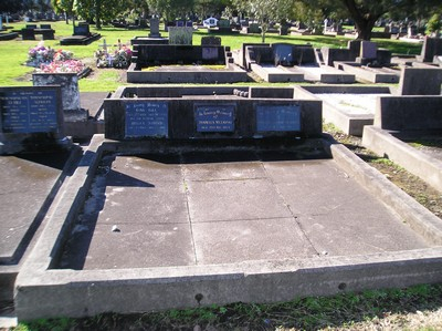 Picture of Taruheru cemetery, block 15, plot 42.