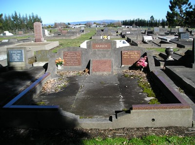 Picture of TARUHERU cemetery, block 15, plot 5.