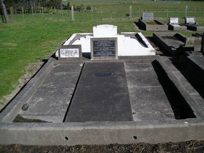 Picture of TARUHERU cemetery, block 15, plot 78.