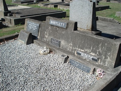 Picture of Taruheru cemetery, block 16, plot 1.