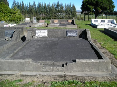 Picture of TARUHERU cemetery, block 16, plot 42.