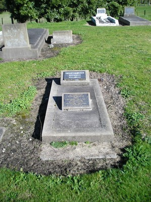 Picture of TARUHERU cemetery, block 17, plot 60.