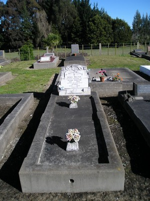 Picture of TARUHERU cemetery, block 18, plot 29.