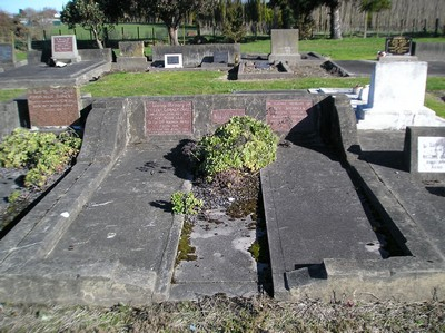 Picture of Taruheru cemetery, block 19, plot 10.