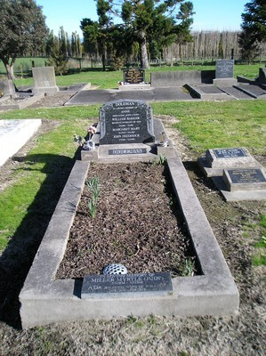 Picture of Taruheru cemetery, block 19, plot 7.