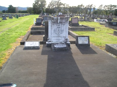 Picture of Taruheru cemetery, block 1, plot 112.