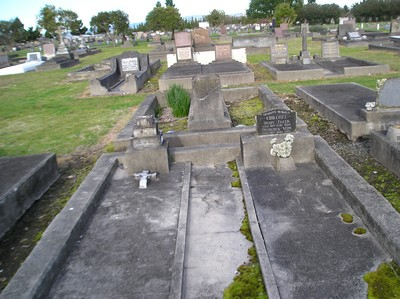 Picture of Taruheru cemetery, block 1, plot 6.