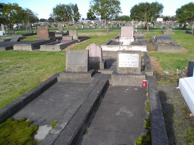 Picture of Taruheru cemetery, block 1, plot 65.