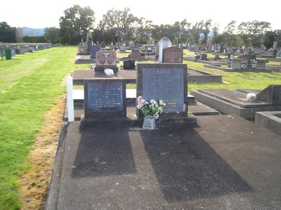 Picture of Taruheru cemetery, block 1, plot 84.