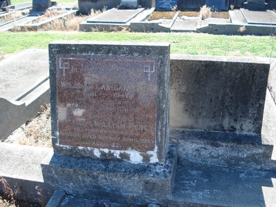 Picture of Taruheru cemetery, block 21, plot 152.