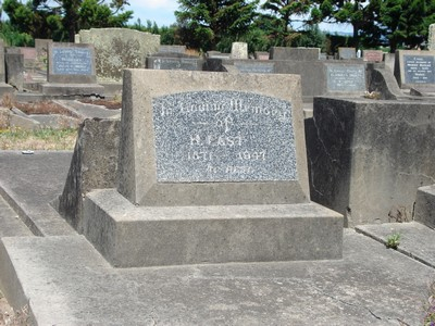 Picture of Taruheru cemetery, block 21, plot 179.