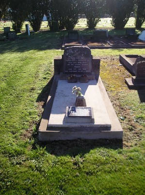 Picture of Taruheru cemetery, block 21, plot 257A.