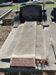 Picture of TARUHERU cemetery, block 21, plot 279.