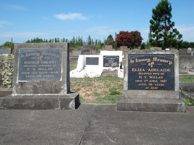 Picture of Taruheru cemetery, block 21, plot 305.