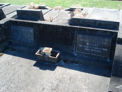 Picture of Taruheru cemetery, block 21, plot 78.