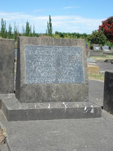 Picture of Taruheru cemetery, block 21, plot 98.