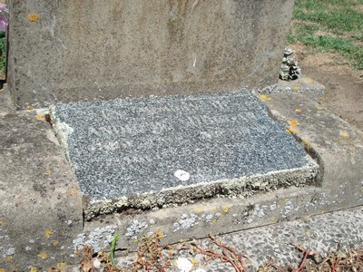 Picture of TARUHERU cemetery, block 22, plot 240.