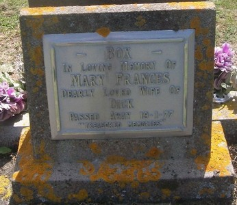 Picture of Taruheru cemetery, block 27, plot 220.