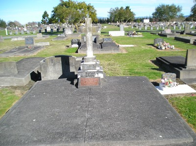 Picture of Taruheru cemetery, block 2, plot 27.