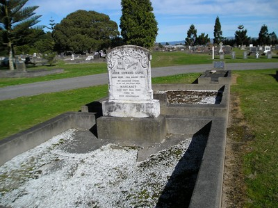 Picture of Taruheru cemetery, block 2, plot 74.