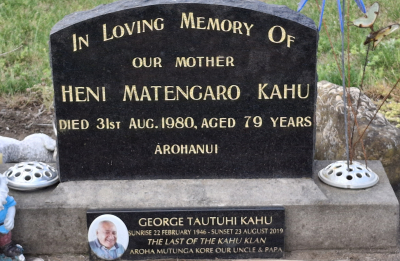 Picture of TARUHERU cemetery, block 38, plot 323.