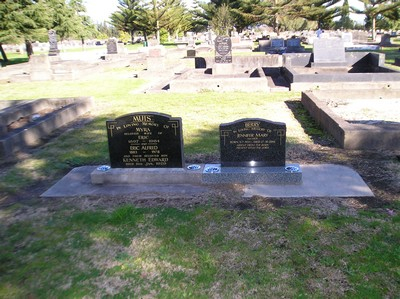 Picture of Taruheru cemetery, block 3, plot 1.