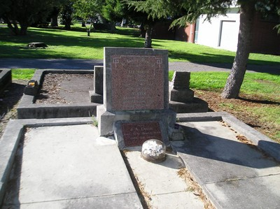 Picture of Taruheru cemetery, block 3, plot 5.