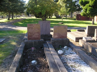 Picture of Taruheru cemetery, block 3, plot 7.