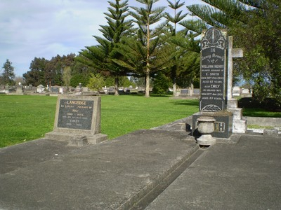 Picture of TARUHERU cemetery, block 3, plot B1.