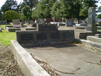 Picture of Taruheru cemetery, block 3, plot B5.
