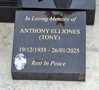 Picture of Taruheru cemetery, block 43, plot 142.