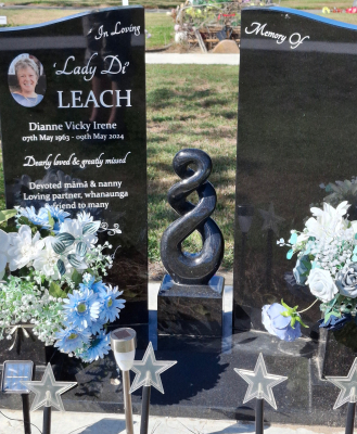 Picture of TARUHERU cemetery, block 43, plot 261.