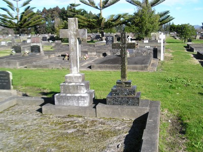 Picture of TARUHERU cemetery, block 4, plot 15.