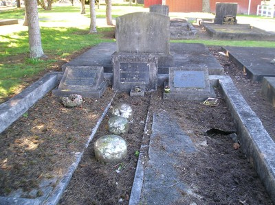 Picture of Taruheru cemetery, block 4, plot 24.