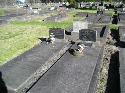 Picture of TARUHERU cemetery, block 4, plot 32.