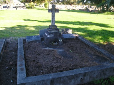 Picture of TARUHERU cemetery, block 4, plot 48.