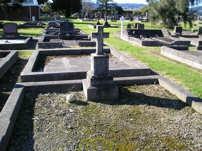 Picture of Taruheru cemetery, block 4, plot 70.